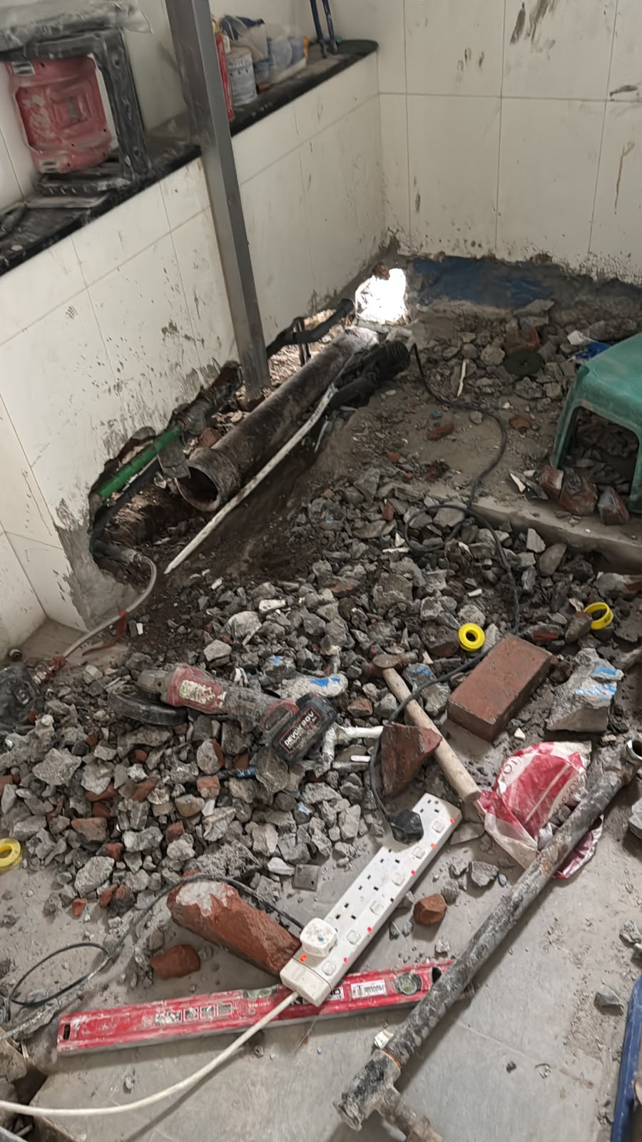 地台去水喉重鋪開坑施工